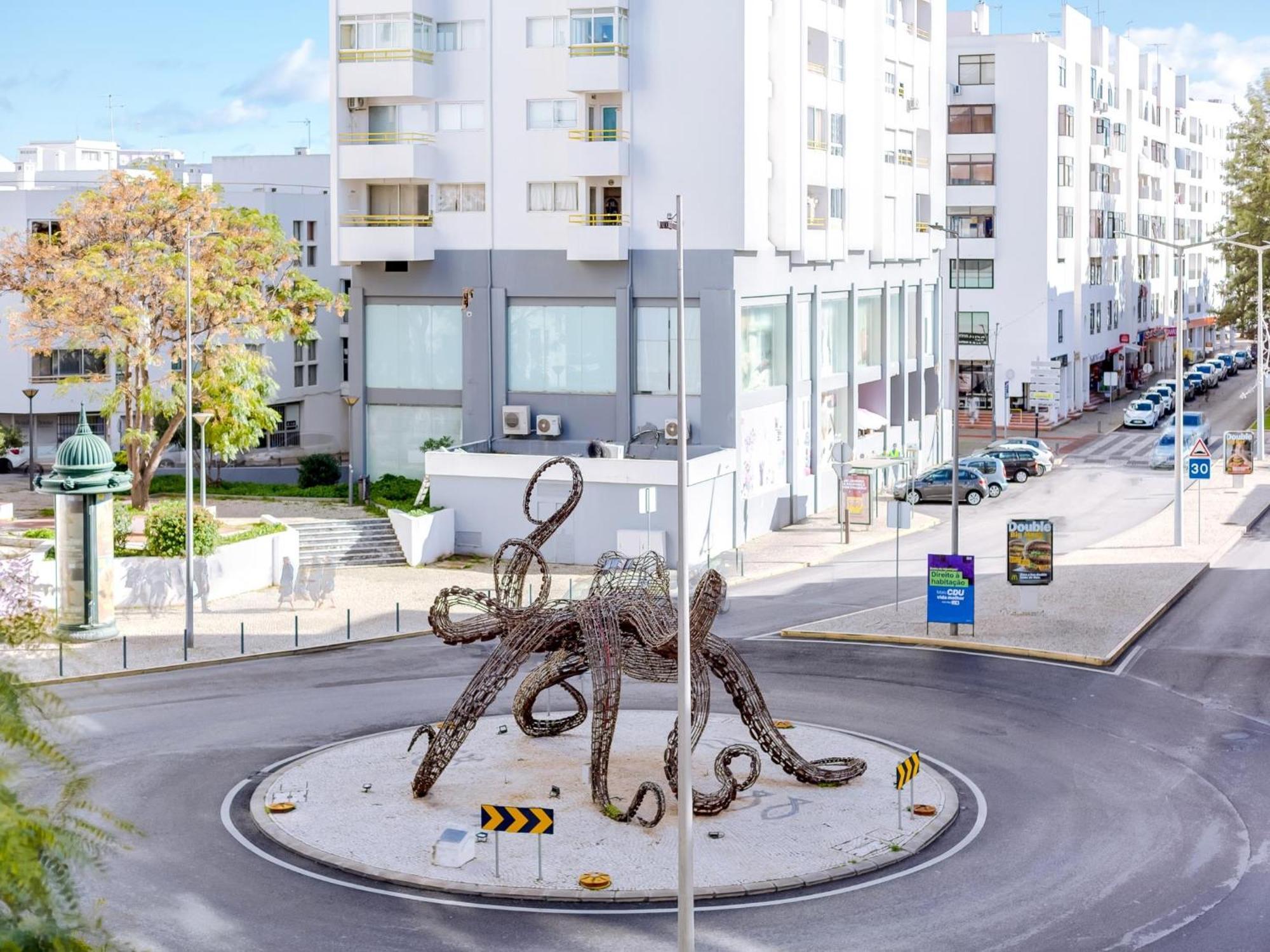 Al - Avenida