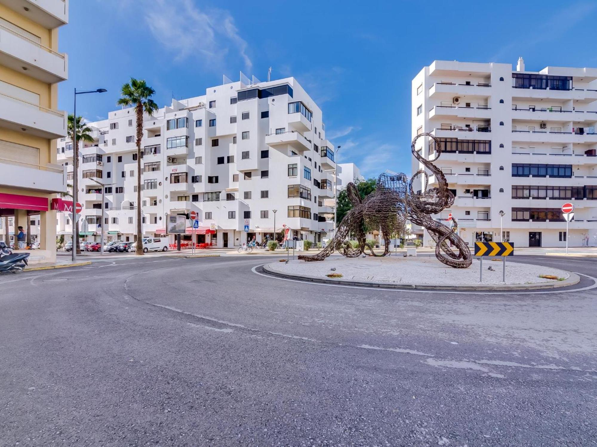 Al - Avenida * Quarteira